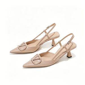 CELINE Nude patent leather kitten heels